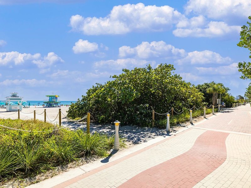 The Palms Hotel & Spa 4