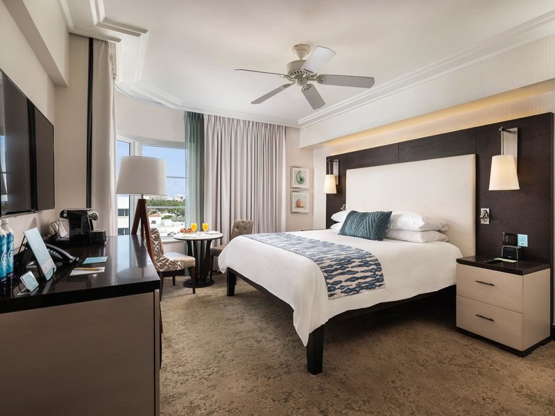 The Palms Hotel & Spa 41