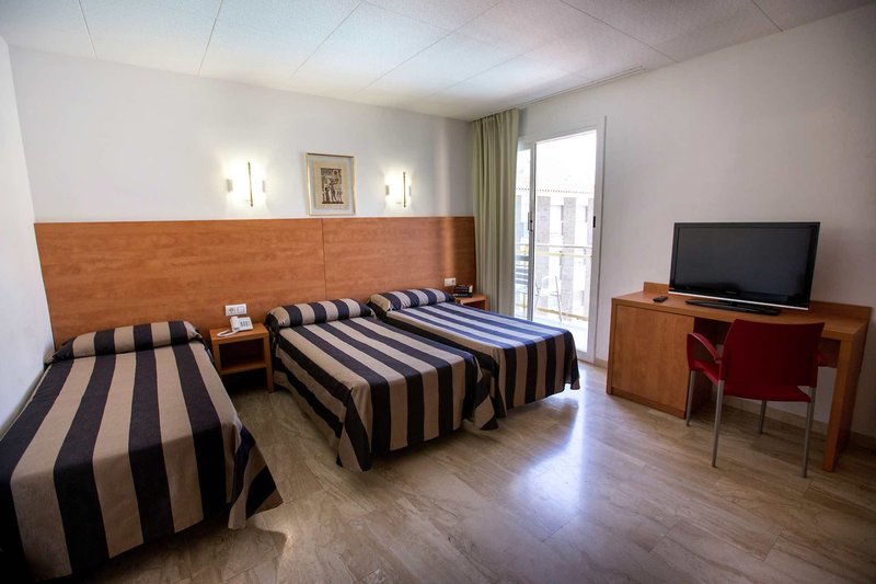 Cleopatra 8 - Room Example