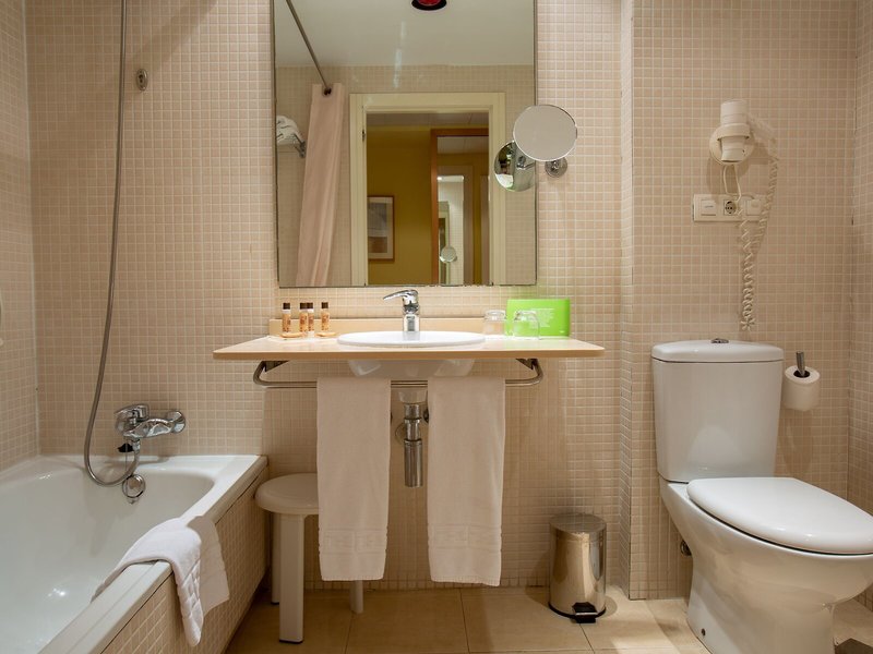 Flag Hotel Valencia-Florazar 45 - Bathroom Example