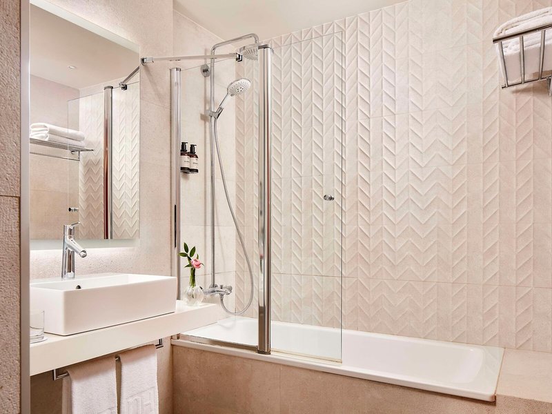 NH Luz Huelva 38 - Bathroom Example