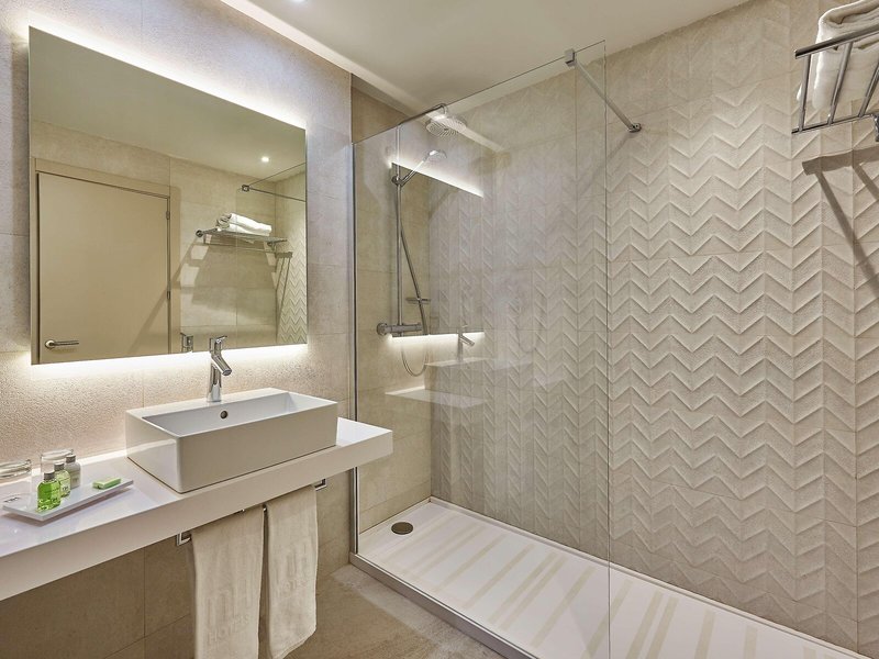 NH Luz Huelva 40 - Bathroom Example