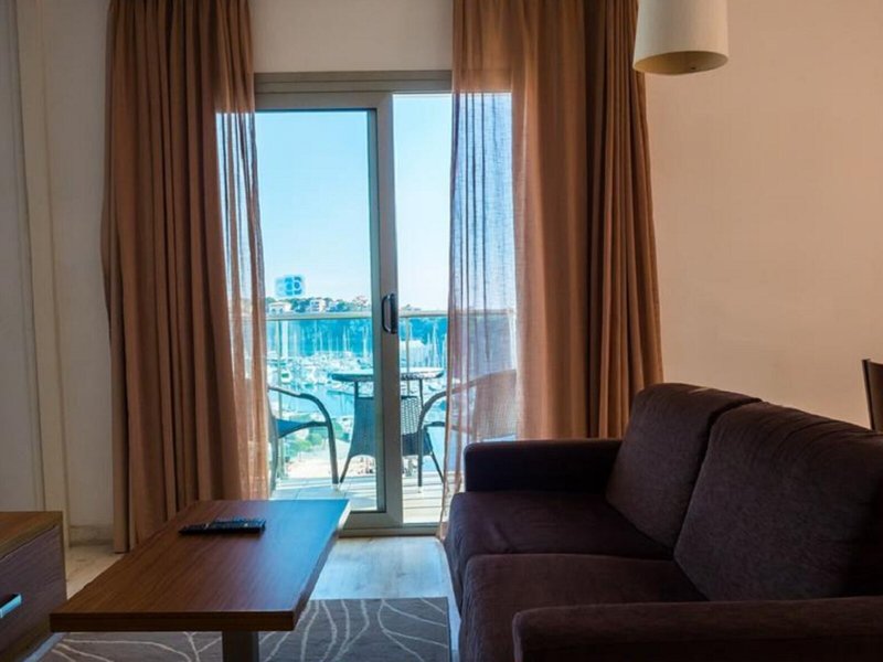 Aparthotel Portodrach 15