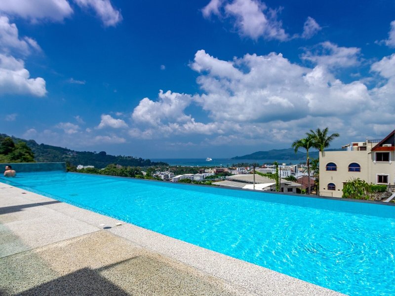 Patong Bay Hill Resort & Spa 12