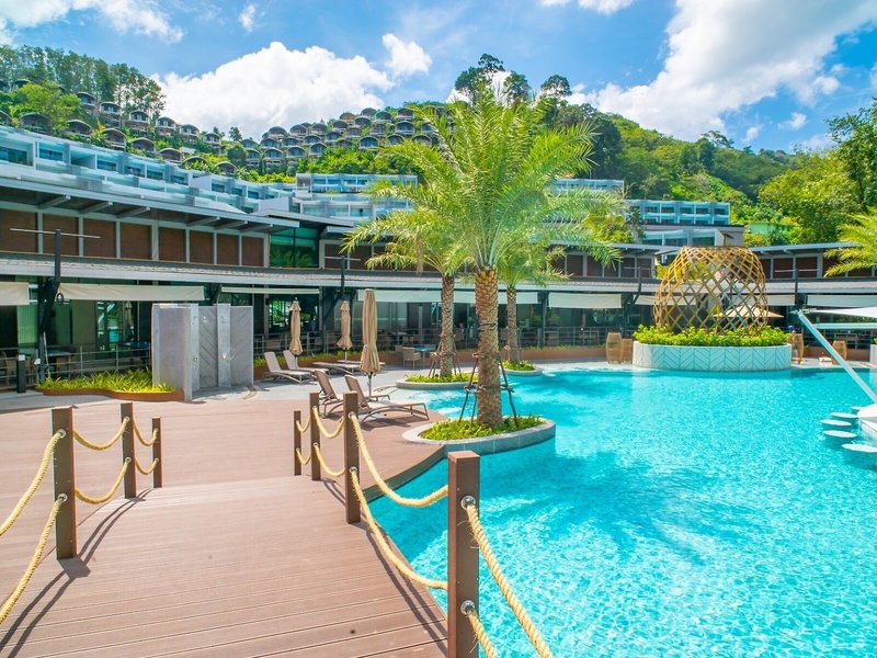 Patong Bay Hill Resort & Spa 10