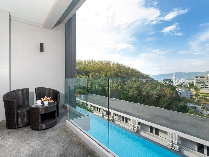 Patong Bay Hill Resort & Spa 12