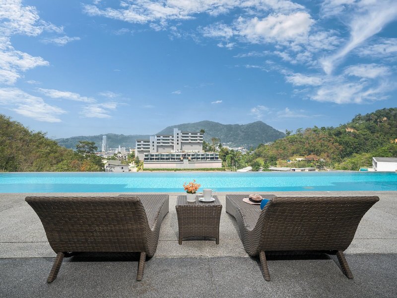 Patong Bay Hill Resort & Spa 14