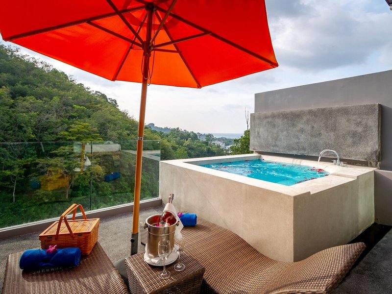Patong Bay Hill Resort & Spa 15
