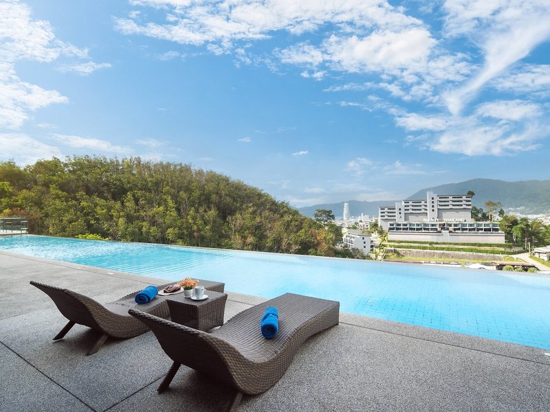 Patong Bay Hill Resort & Spa 16