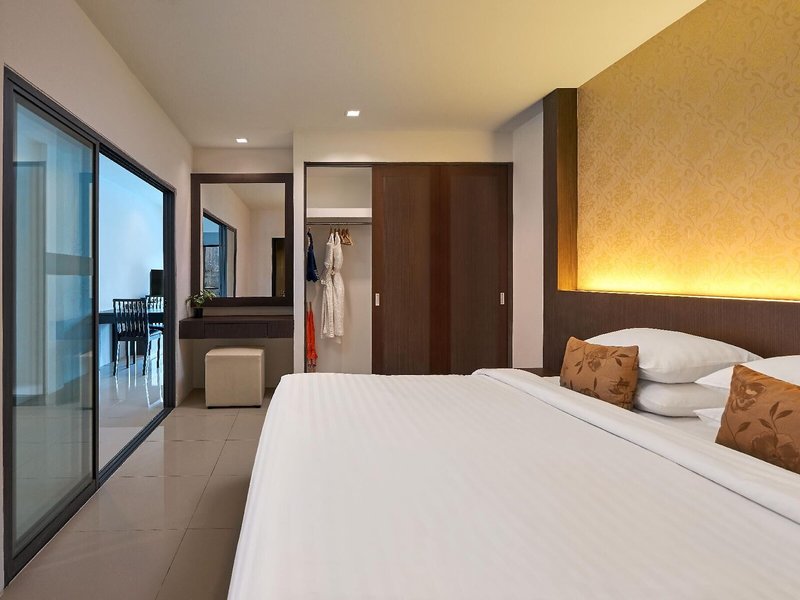 Patong Bay Hill Resort & Spa 43