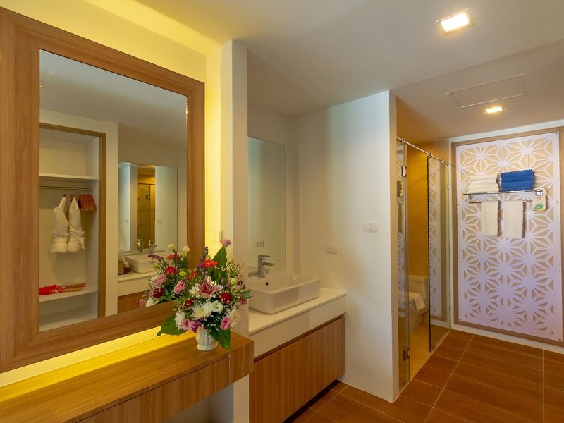 Patong Bay Hill Resort & Spa 50