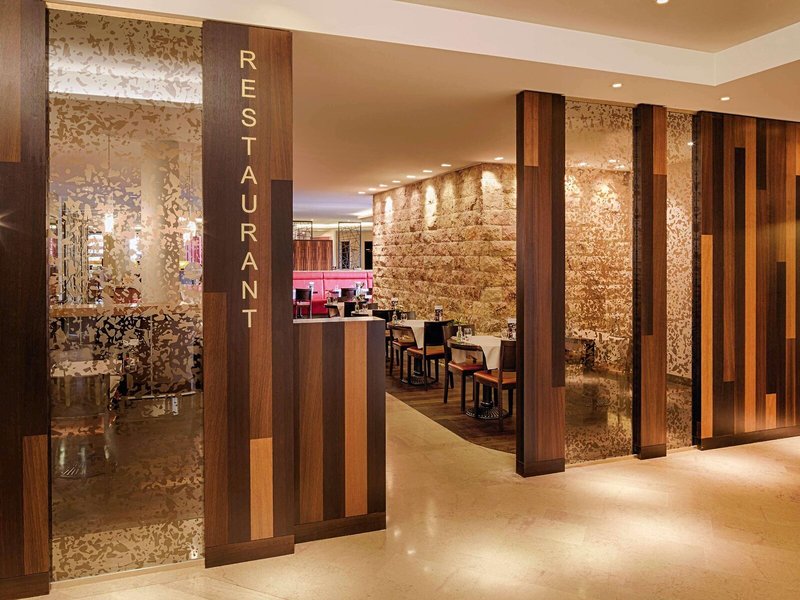 Mövenpick Hotel Geneva 8