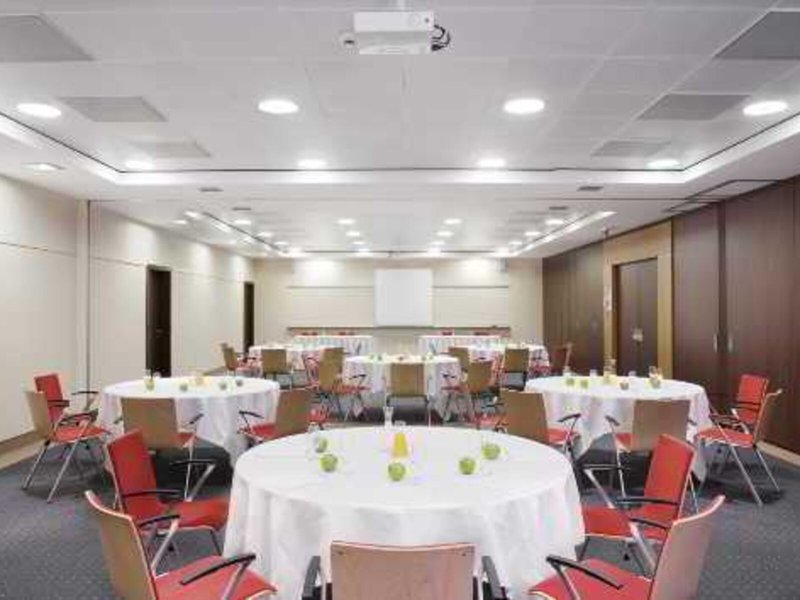 Mövenpick Hotel Geneva 9