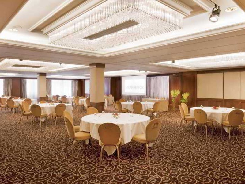Mövenpick Hotel Geneva 12