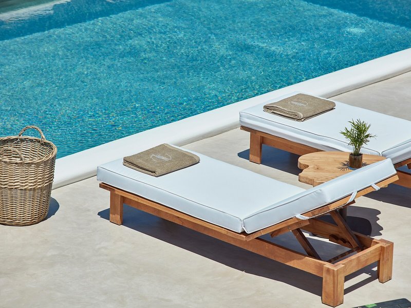 Mykonos Waves Beach House & Suites 12