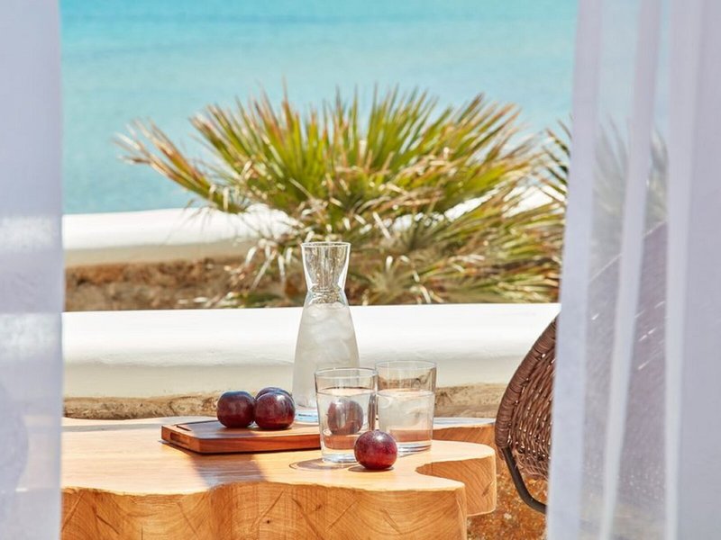 Mykonos Waves Beach House & Suites 16