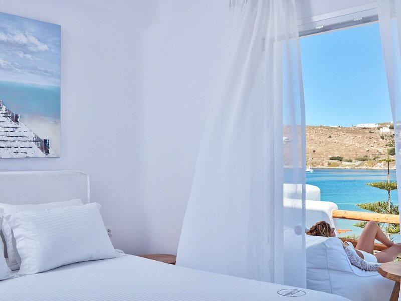 Mykonos Waves Beach House & Suites 18