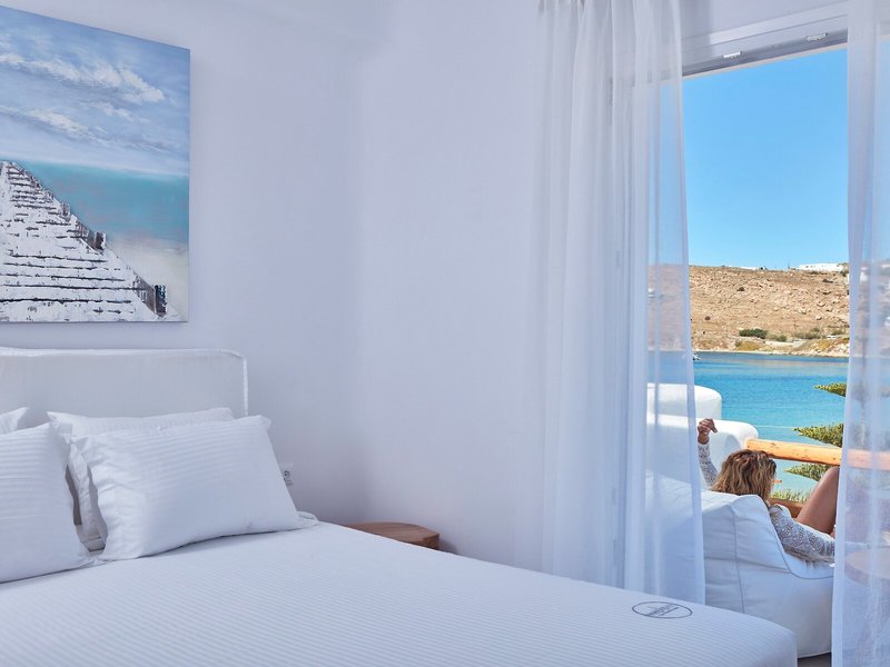 Mykonos Waves Beach House & Suites 19