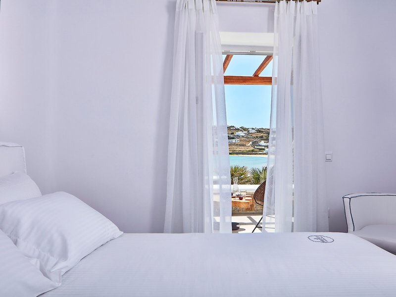 Mykonos Waves Beach House & Suites 23