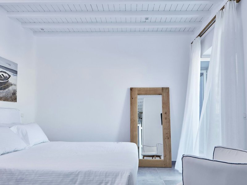 Mykonos Waves Beach House & Suites 24