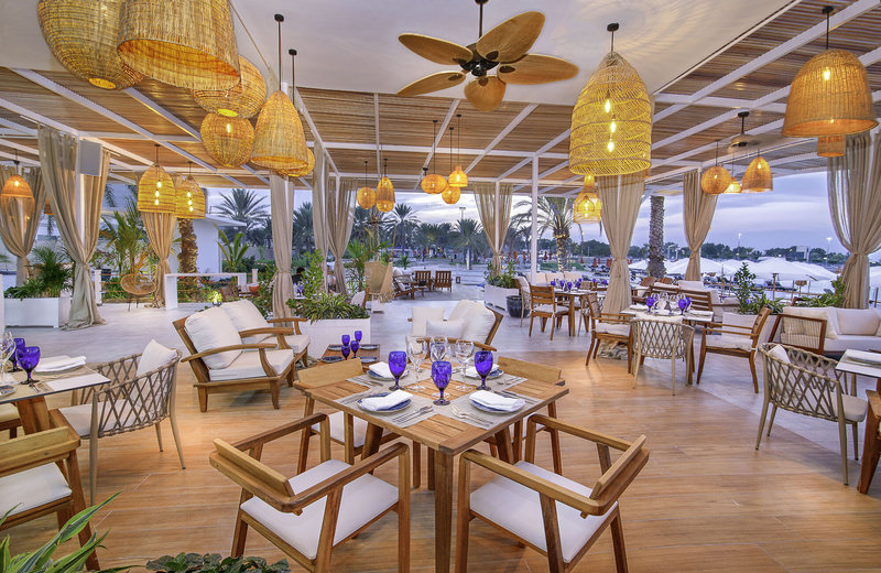 Radisson Blu Hotel & Resort, Abu Dhabi Corniche 6