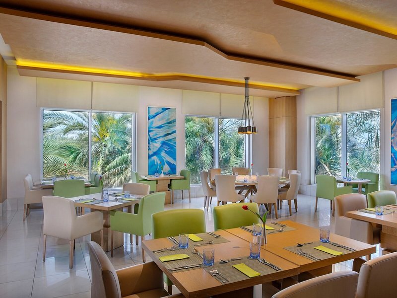 Habtoor Grand Resort, Autograph Collection 13