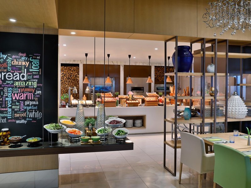 Habtoor Grand Resort, Autograph Collection 17