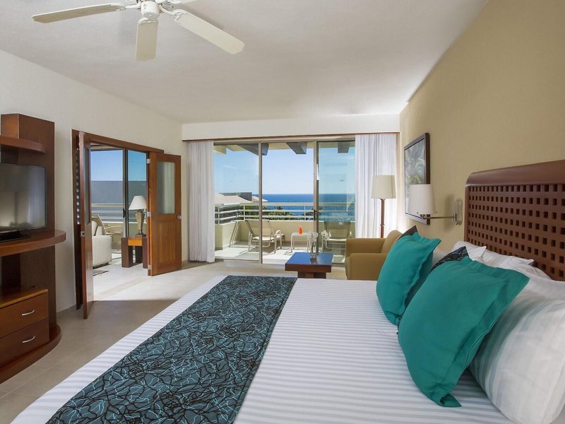 GR Solaris Lighthouse Los Cabos 45