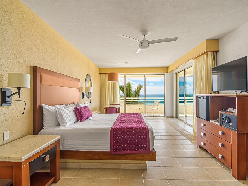 GR Solaris Lighthouse Los Cabos 50