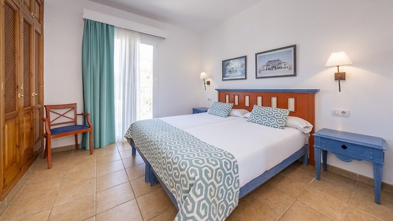 Isla Del Aire 3 - Room Example