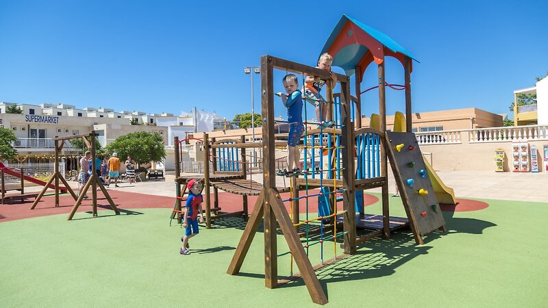 Isla Del Aire 19 - Children