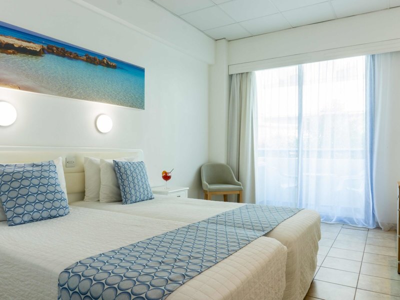 Anonymous Beach 32 - Room Example