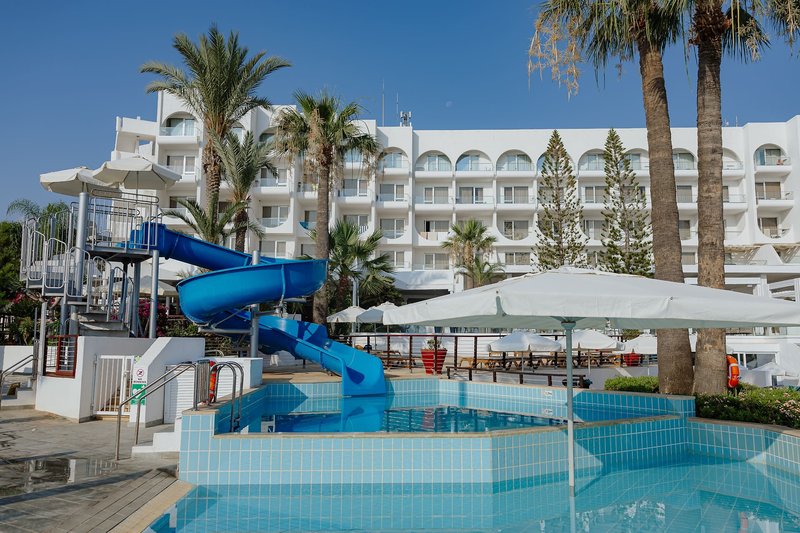 The Golden Coast Beach Hotel 7