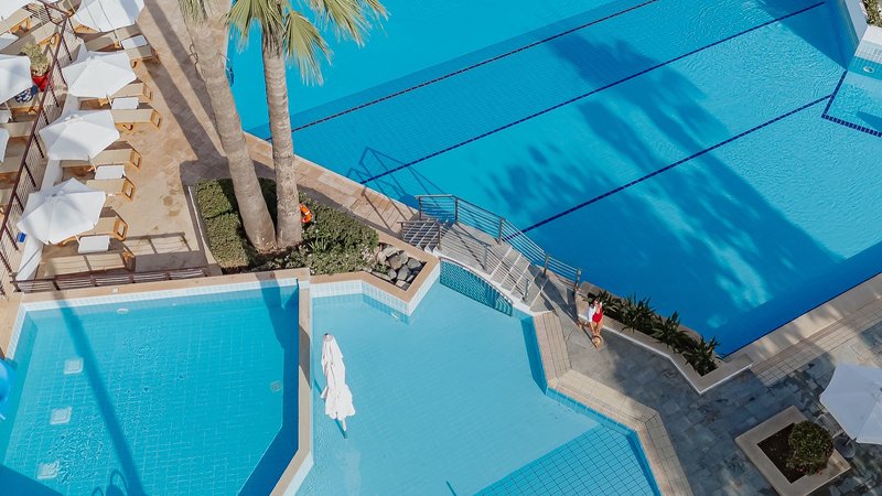 The Golden Coast Beach Hotel 10