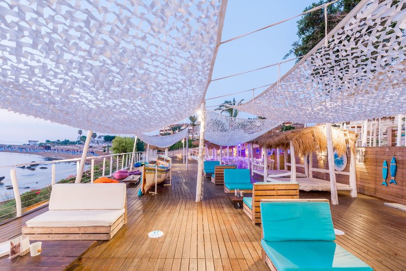 The Golden Coast Beach Hotel 14
