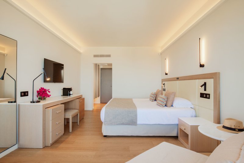 The Golden Coast Beach Hotel 20