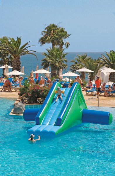 The Golden Coast Beach Hotel 29