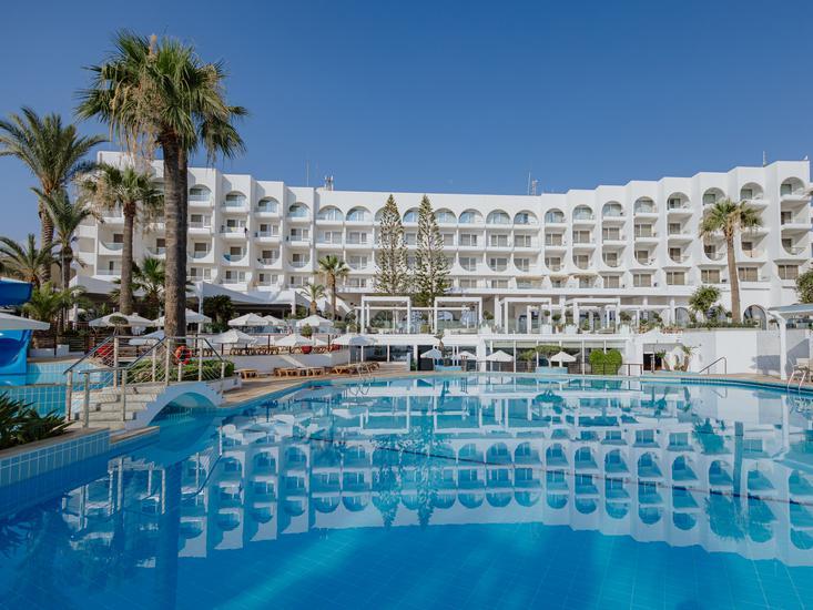 The Golden Coast Beach Hotel 2