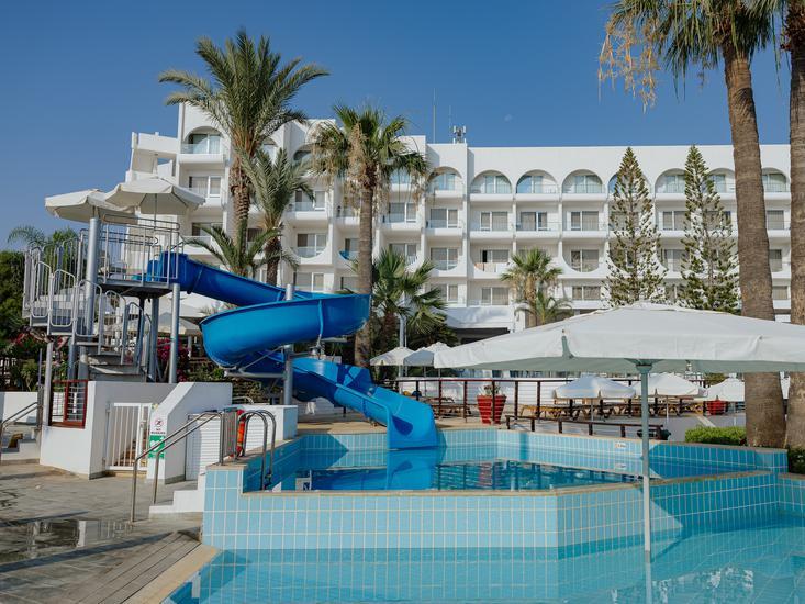 The Golden Coast Beach Hotel 3
