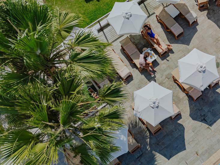 The Golden Coast Beach Hotel 4