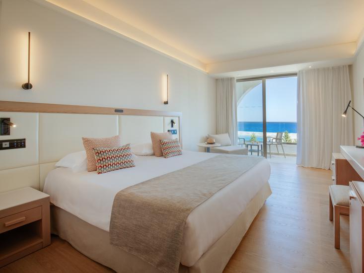 The Golden Coast Beach Hotel 6