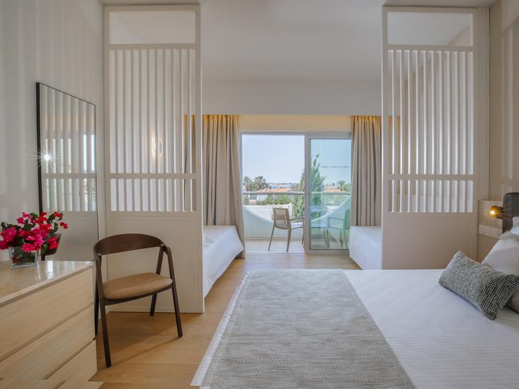 The Golden Coast Beach Hotel 7