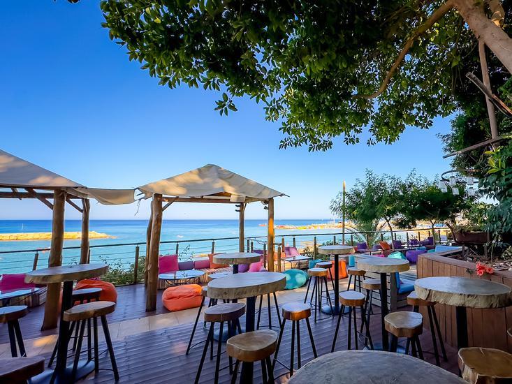 The Golden Coast Beach Hotel 8