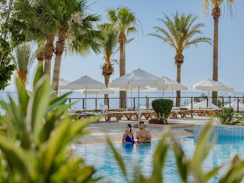 The Golden Coast Beach Hotel 8 - Outdoor Pool