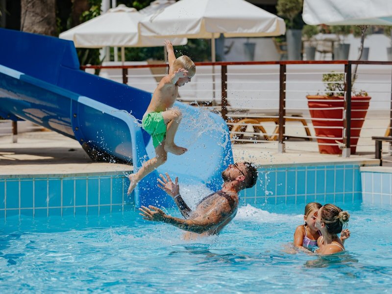 The Golden Coast Beach Hotel 10 - Outdoor Pool