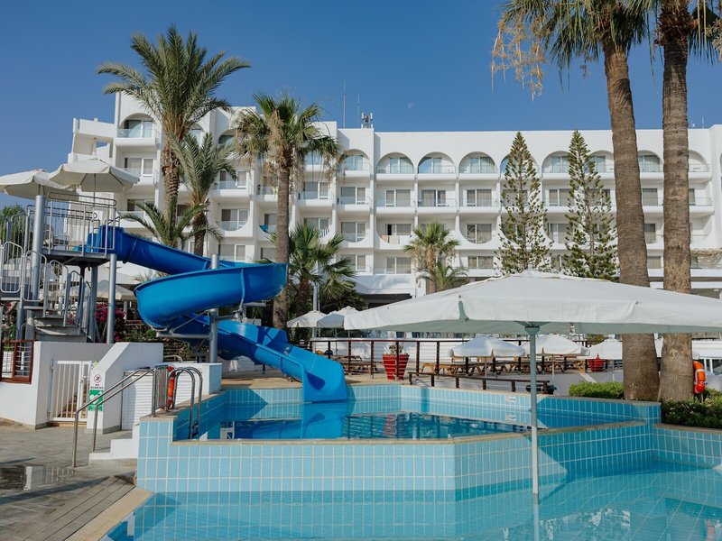 The Golden Coast Beach Hotel 11 - Outdoor Pool