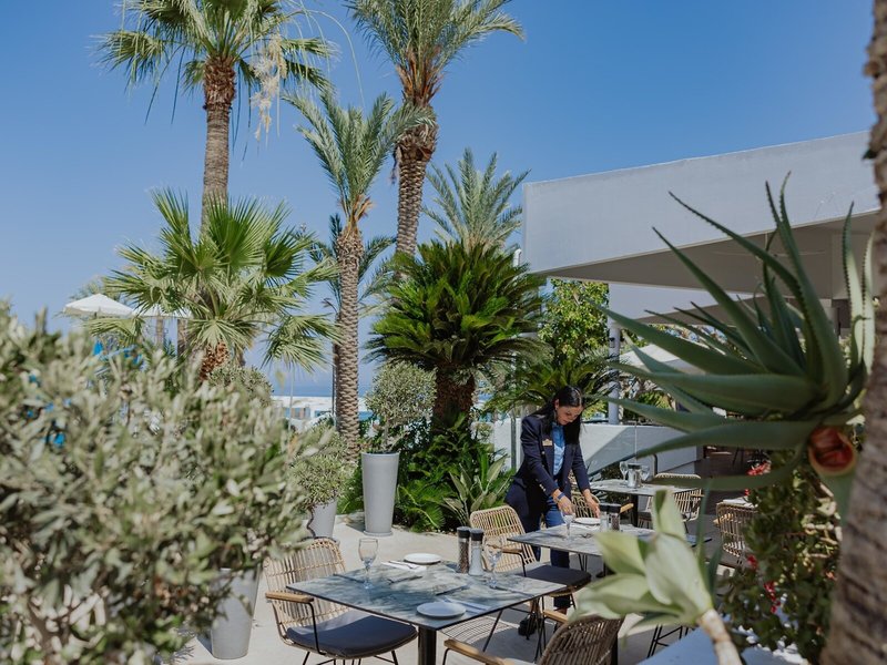 The Golden Coast Beach Hotel 18 - Restaurant