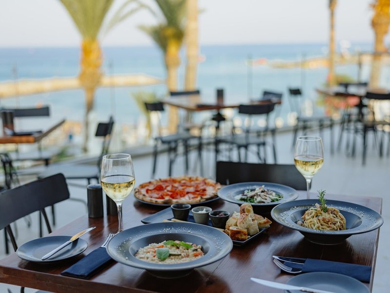 The Golden Coast Beach Hotel 21 - Restaurant