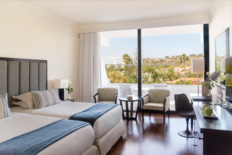 Grecian Bay 33