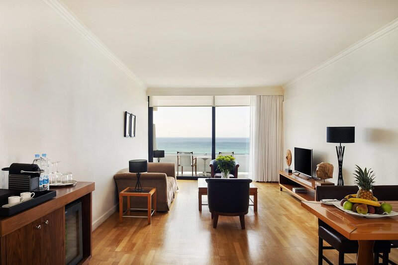 Grecian Bay 64